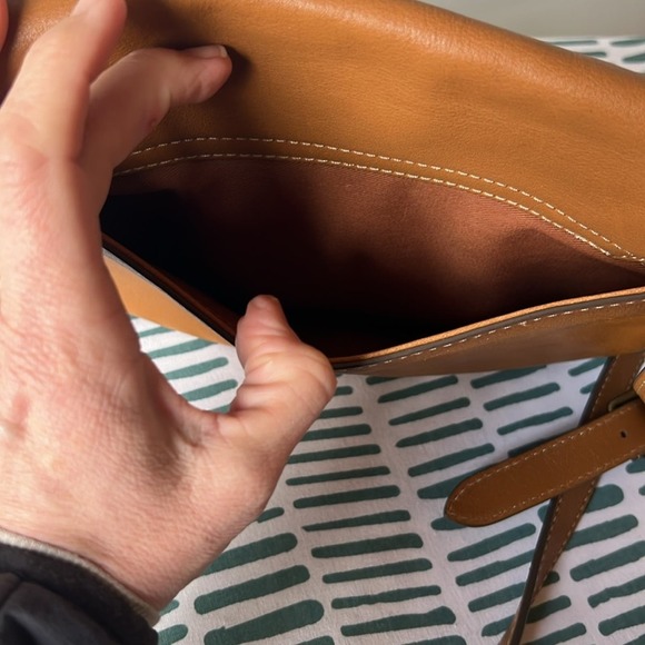 FRYE OLIVIA LEATHER CROSSBODY BAG IN TAN - Picture 7 of 9